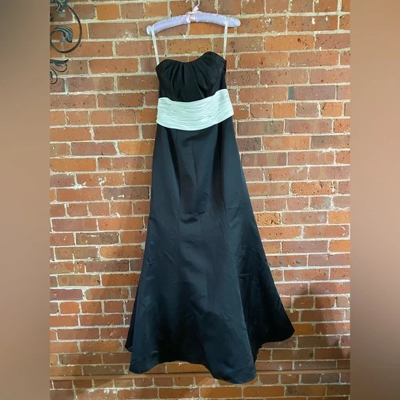 David's Bridal | Dresses | Davids Bridal Black And White Strapless Gown Size 6 | Poshmark David's Bridal | Dresses | Davids Bridal Black And White Strapless Gown Size 6 | Poshmark